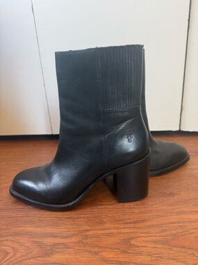 Frye Pia Black Leather Block Heel Chelsea Ankle Boots